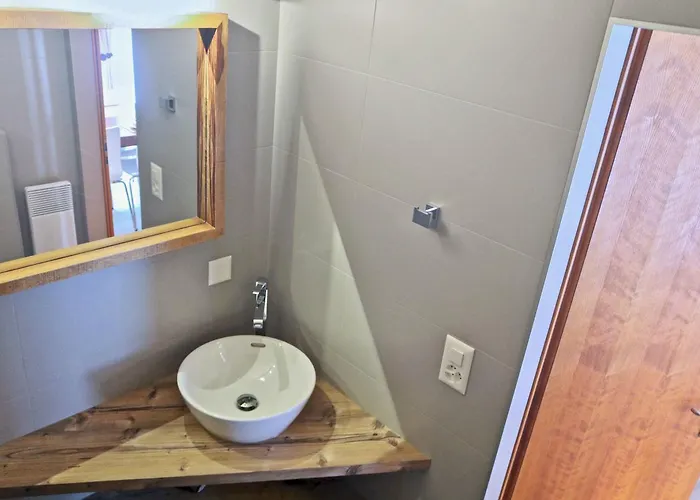 Chalet Au Centre D'ovronnaz - Mitoyen